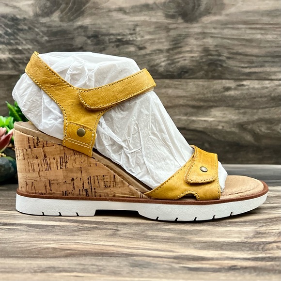 NIB Sofft Cyndy Strappy Wedge Leather Sandal Lemon Yellow - Picture 6 of 12